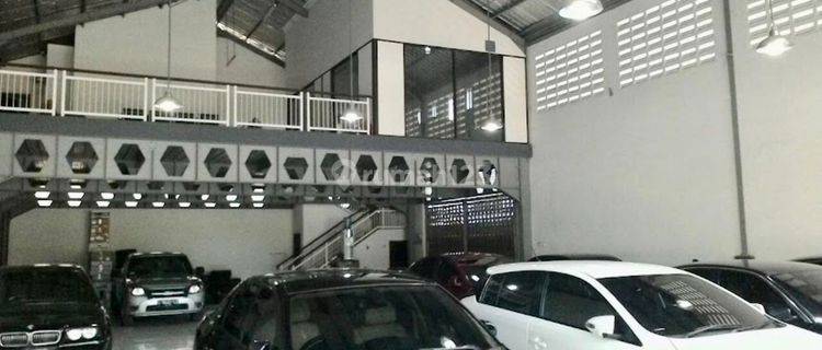 Dijual Tempat Usaha Showroom Pucang Anom  1