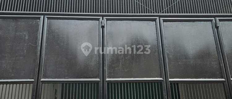 2.5-Story Shop House for Rent with Open Space in Kampung Bali, Tanah Abang 1