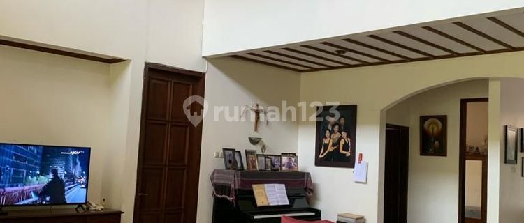 Rumah Lama Terawat Asri di Bintaro Sektor 1 Jakarta 1