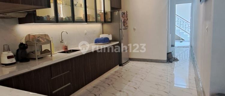 Rumah Siap Huni Dekat Sumarecon.mall Di Gading Serpong 1