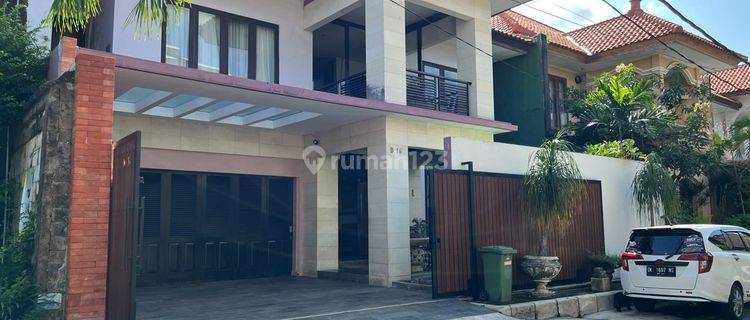 Dijual Rumah Mewah Nyaman di Tengah Kota Denpasar 1