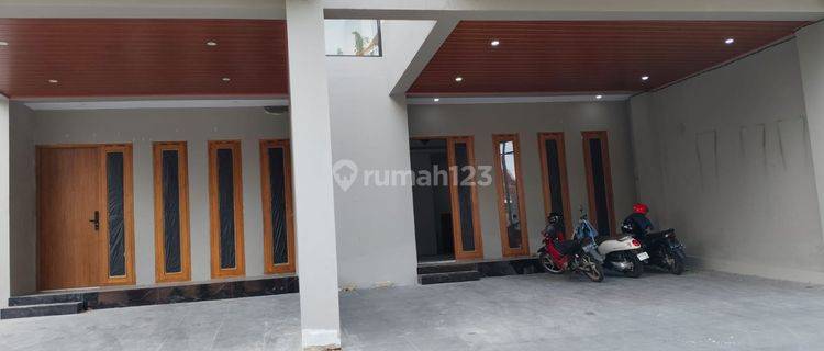 Dijual Rumah Siap Huni, 3,5 Lantai, Private Pool, Roof Top, Balkon, Strategis, Dekat Beberapa Kampus Dan Sekolah di Yogyakarta 1