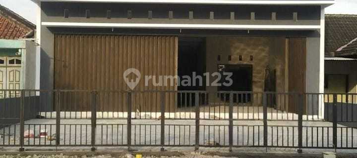 For Rent Shop House, 1 Floor, Move-in Ready, Strategic, Main Roadside in Prambanan Yogyakarta 1