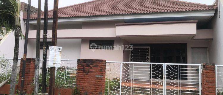 Rumah Bagus Semi Furnished 1