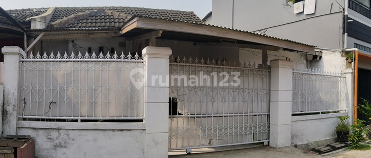 House Near Shopping Center in Margahayu Raya 1