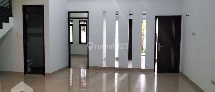 Rumah 2 lantai di perumahan elite 1