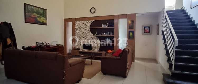 Ready-to-Occupy House in Singgasana 1