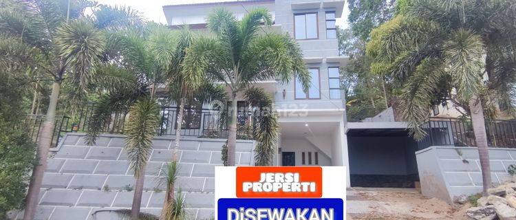 RUMAH SEWA UNTUK KANTOR DIPERUMAHAN PEMANDANGAN INDAH SAMARINDA  0514 1