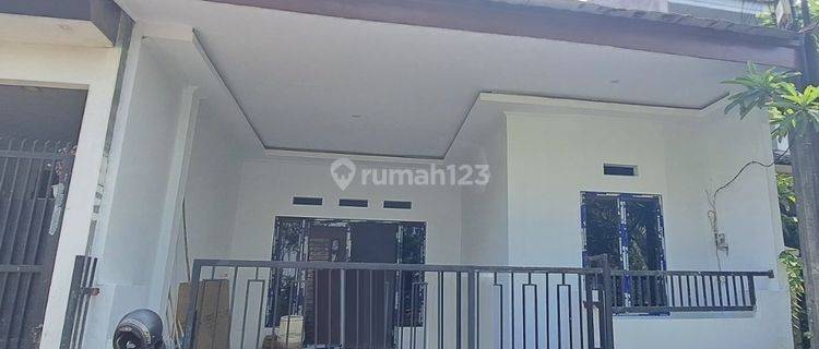 Rumah Bagus SHM di Harapan Indah Bekasi, Bekasi H1060 1