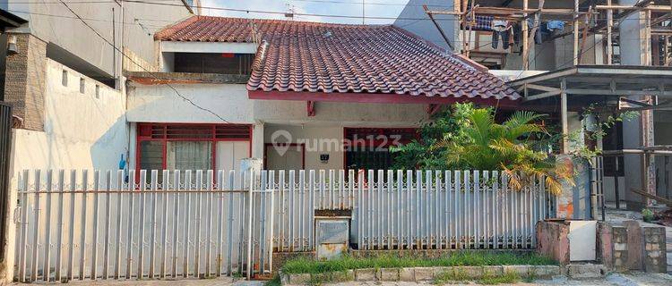 Rumah Tua Atau Rumah Lama SHM di Pulomas, Jakarta Timur 1