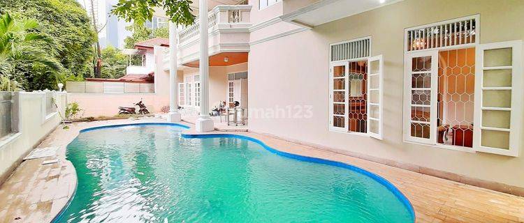 Mega Kuningan - For Rent Stunning Classic Elegance Corner House  1