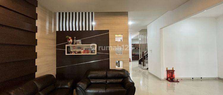 Dijual Villa Murah Mewah Polonia Komplek Helios 1