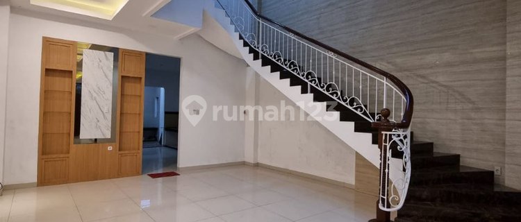 Villa Mewah Siap Huni Dijual di Griya Riatur Indah 1