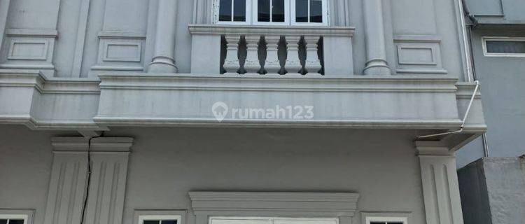 Dijual Rumah 2 Lantai Komplek Royal Mados Suite 1