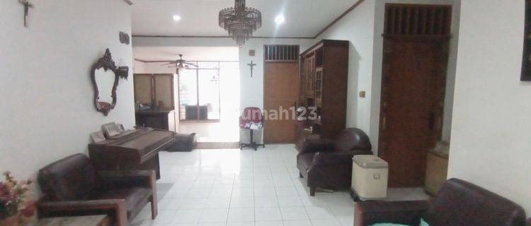 Rumah Semi Furnished di Pulo Asem Dalam Komplek Jakarta Timur 1