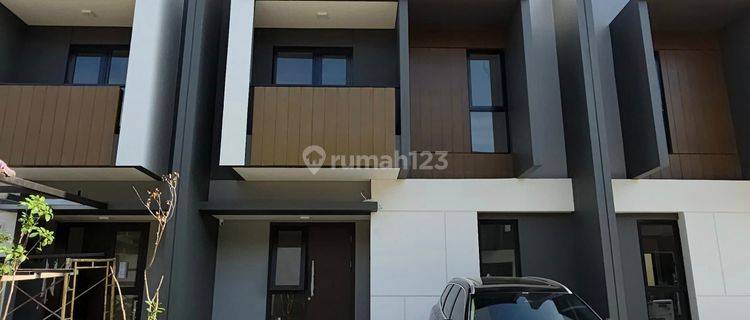 Rumah Brand New Regia Summarecon Crown Gading  1