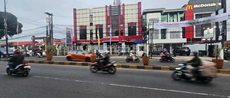 Cheap Commercial Attached Shophouse for Sale on Raya Juanda Ciputat, South Tangerang 1