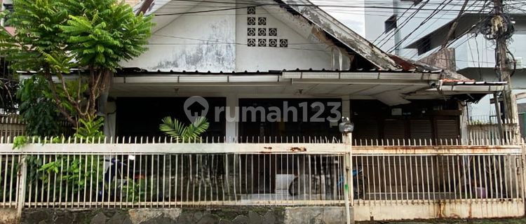 Classic Large Cheap House Suitable for Kost in Tebet Barat, South Jakarta 1