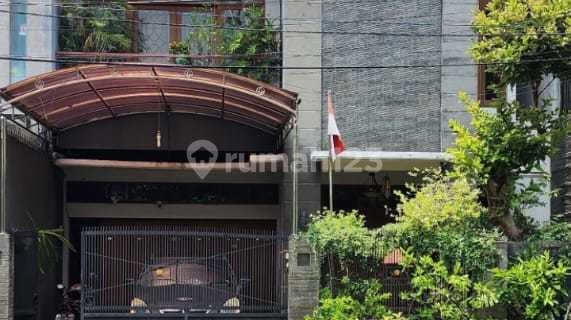 Disewakan Rumah 2 Lantai Dalam Komple Senayan 1