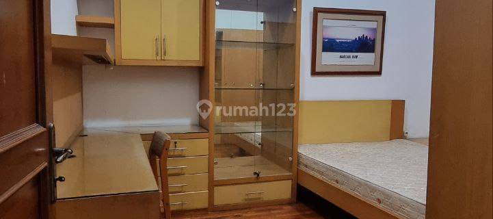 Disewakan Rumah 2 Lantai Bagus Siap Huni Dekat Perkotaan  1