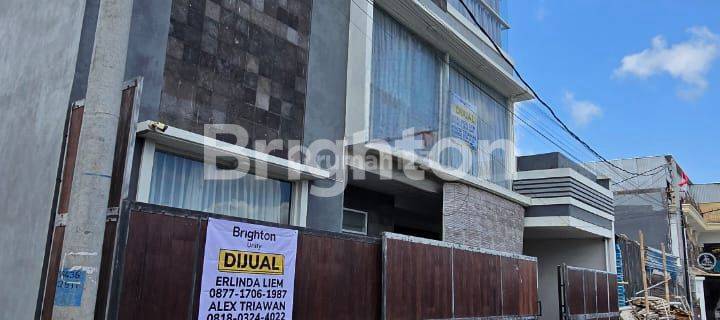 3-storey minimalist house, well maintained, ready to be occupied, fully furnished, suitable for investment and boarding house in the Pemogan area, South Denpasar. 1