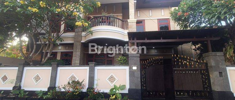 A well-maintained, fully furnished 2-storey house ready to be occupied in a strategic location in the middle of Denpasar City, Renon Area. 1