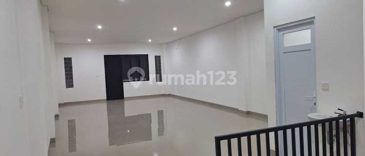2-Story Shop House Ready 3 Units New Condition Ready to Use Strategic Location by the Roadside Commercial Area Suitable for Office, Shop, Depot, and Other Businesses in North Denpasar Area 1