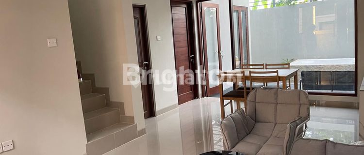 FURNISHED SEMI VILLA IN SANUR – PRIME LOCATION! ✨ Looking for the perfect place to call home in Bali,This fully furnished villa offers comfort, convenience, and a prime location. 1