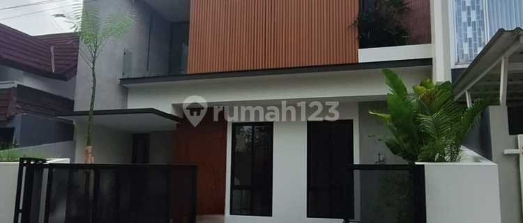 Rumah Cantik Di Anggrek Loka Bsd 2 Lantai Semi Furnish  1