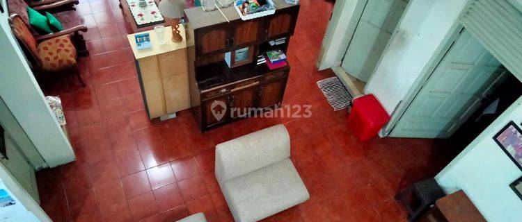 Rumah 2 Lantai Luas Dan Nyaman  1