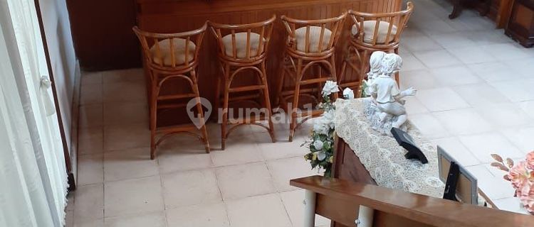 Rumah Klasik Luas di Hegarmanah, Garasi 7 Mobil & Halaman Asri 1