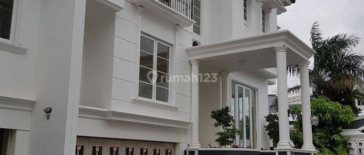 FOR RENT/ FOR SALE RUMAH BARU 3 LANTAI 2 UNIT UN FURNISH & SEMI FURNISH PRIVATE POOL AMPERA 