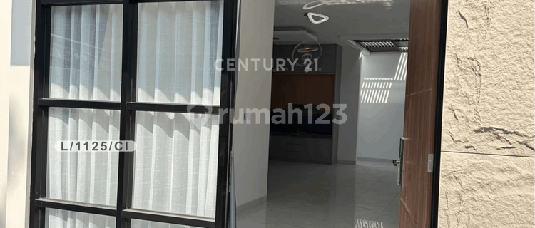 Clean, Comfortable, Ready-to-Occupy House with Strategic Location in TKI 2 Bandung 1