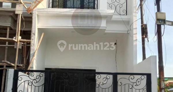 New 2-story house with 100 square meters area in Harapan Indah 1, Bekasi 1