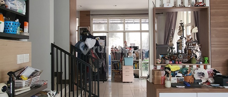 2-Story Hook House in Kota Baru Parahyangan 1