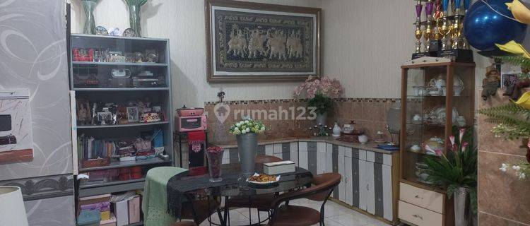 Rumah di Jalan Taman Cibaduyut Indah blok C 1¼lantai Barat Daya 1