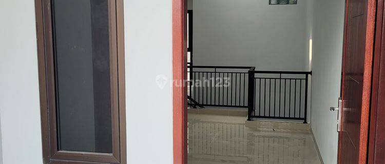 Rumah Cantik Posisi Hoek Letak  Strategis Siap Huni Layak Dibeli 1