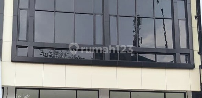 For Rent: Large Adjoined Shophouse in the Strategic Area of Cibubur 1