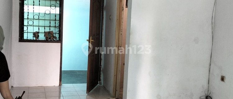 Rumah Sedang Renovasi Lokasi Duta Bandara Permai, Tangerang  1