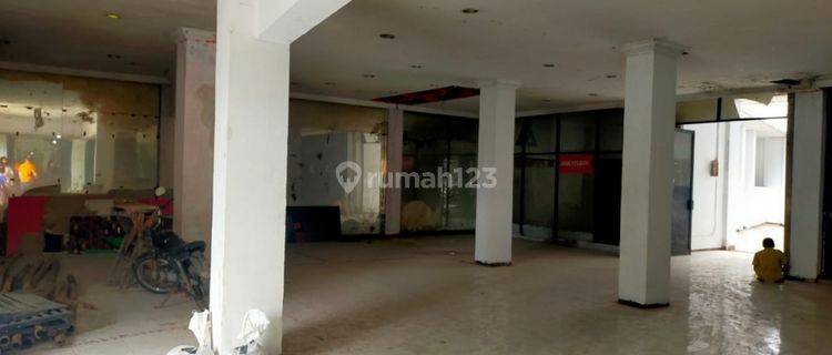 Disewakan Ruko 3 Lantai Di Daerah Sudirman 1