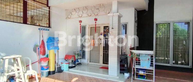 Rumah full furnished 2 lantai Hokky keren di Grand Boulevard Medan 1