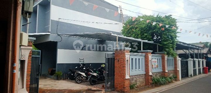 2-Storey House with 2 Townhouse Units and Swimming Pool 1