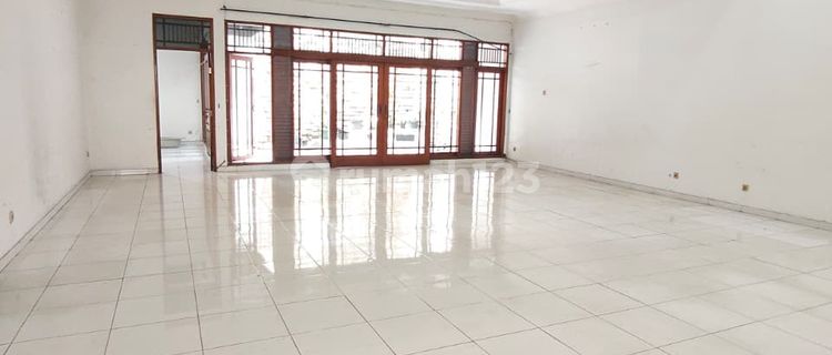 Disewakan Rumah Di Boulevard Intercon 1