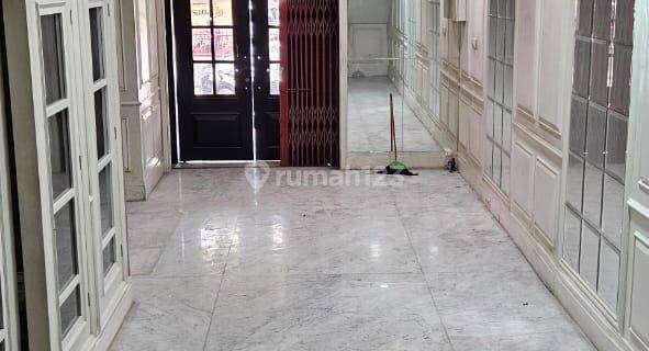 Disewakan Ruko Hadap Jalan Raya di Puri Indah Cocok Buat Bank 1