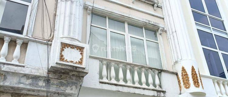 Ruko 3 Lantai Dijual Murah Lokasi strategis 1
