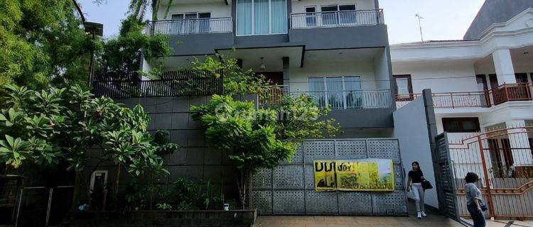 Vila permata gading 4lantai, swimming pool, Gazebo, kolam ikan koi, 5kamar tidur utama, jalan besar, terang, shm, siap huni 1