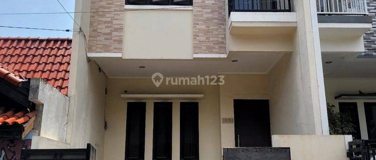 Rumah baru 2lantai, 2kamar tidur, Shm, siap huni, bagus, murah 1