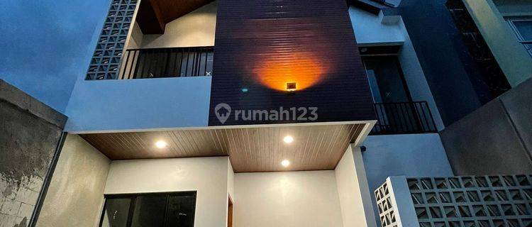 Rumah baru klp gading luas  8x17, 2.5lantai, scandinavian minimalis, bebas banjir, 4kamar tidur utama, bagus, siap huni, shm 1