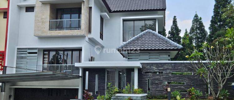 Rumah 3 Lantai Bagus SHM di Jln Andasit Cluster The Cliff, Bogor 1