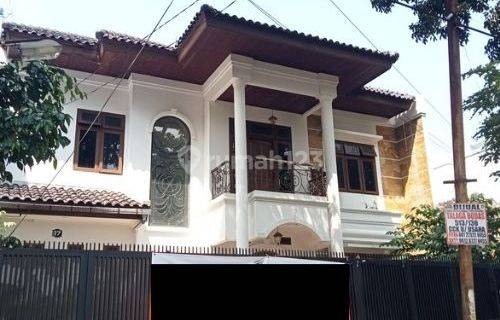 Rumah 2 lantai terawat siap huni di lengkong  1